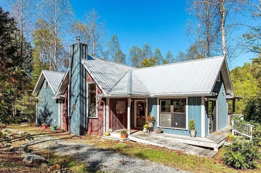 *Tranquil Artists' Retreat w/ Hot Tub* - Image 1