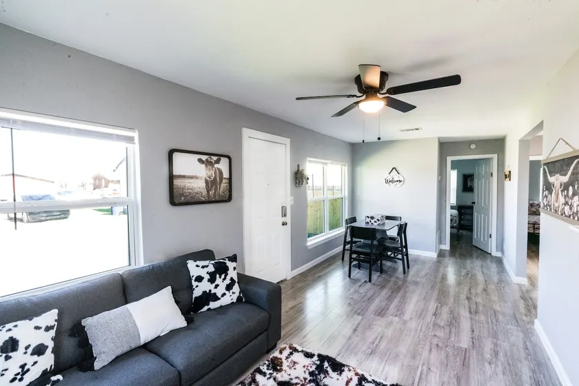 New 2/1 Designer Chic Mins to DT Copperas Cove - Image 1