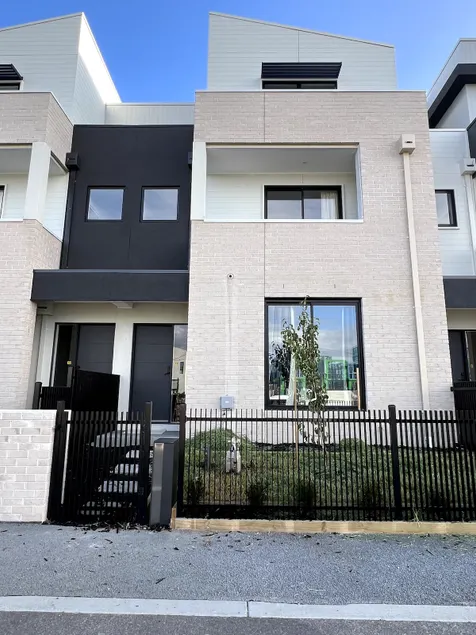 New and Modern family home by the beach - Image 1
