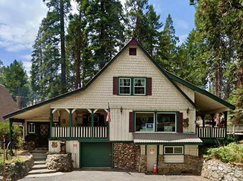 Location! Walk To Everything You Need In Shaver! - Image 1
