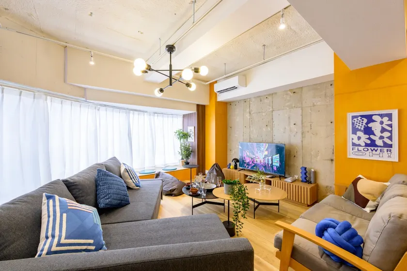 2 mins walk to Cherry Blossom Tree/10 secs to Station, Stylish Room/9 people/5 beds - Image 1