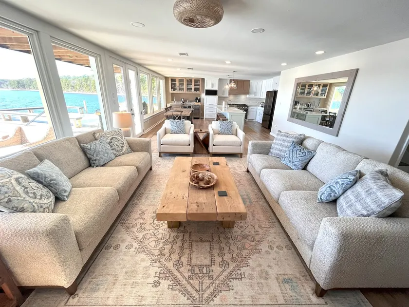 Lakeside Luxury: 5BR 4BA/10+bed, Dock, Hot Tub, + - Image 1