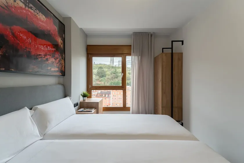 Premium 1-bedroom apartment - Image 1