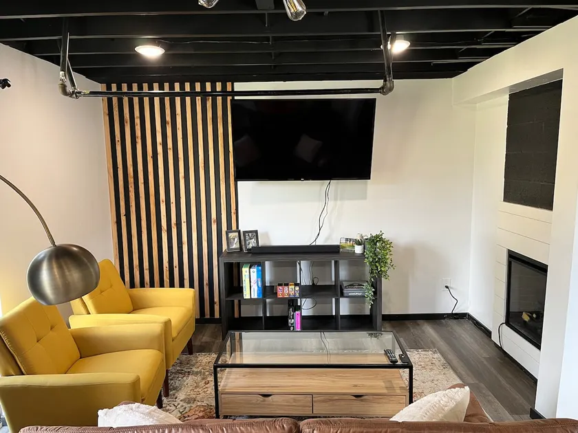 Urban Edge Apartment in the Heart of Logan - Image 1