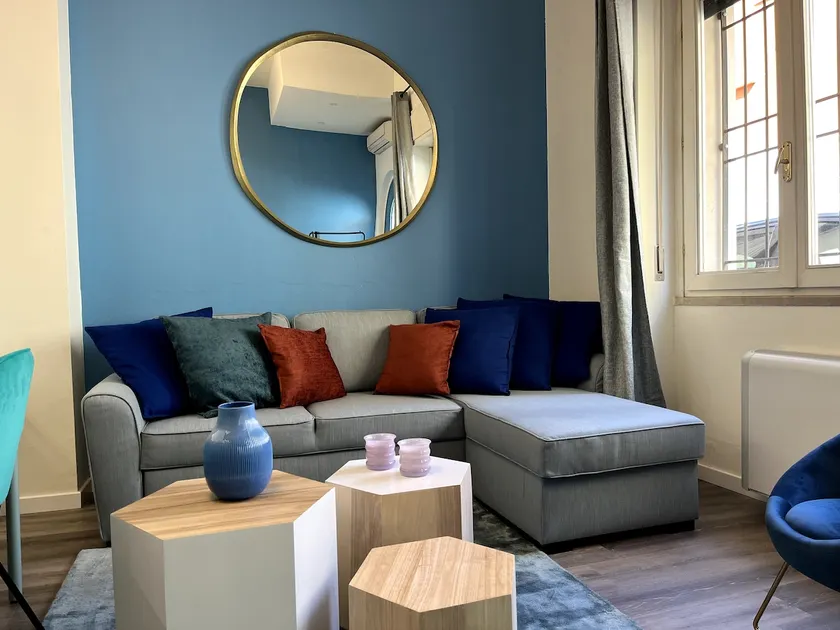 Elegant two-room apartment with parking space - Image 1