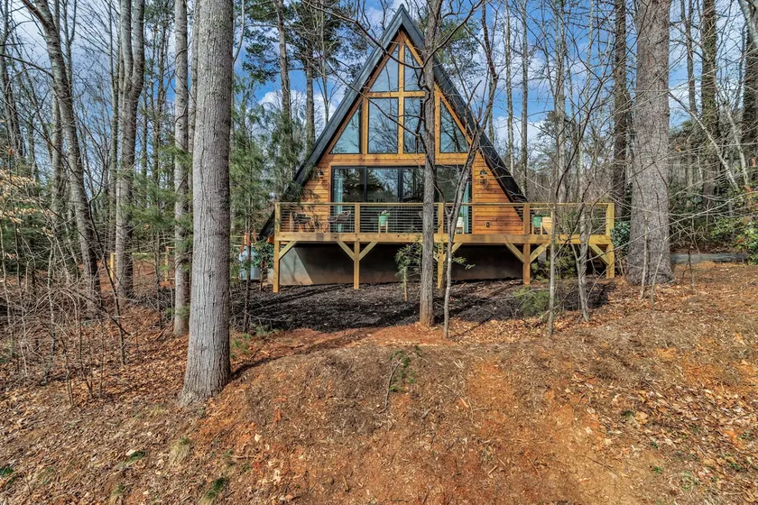 *The StAy FrAme- fire pit & sauna & hot tub* - Image 1