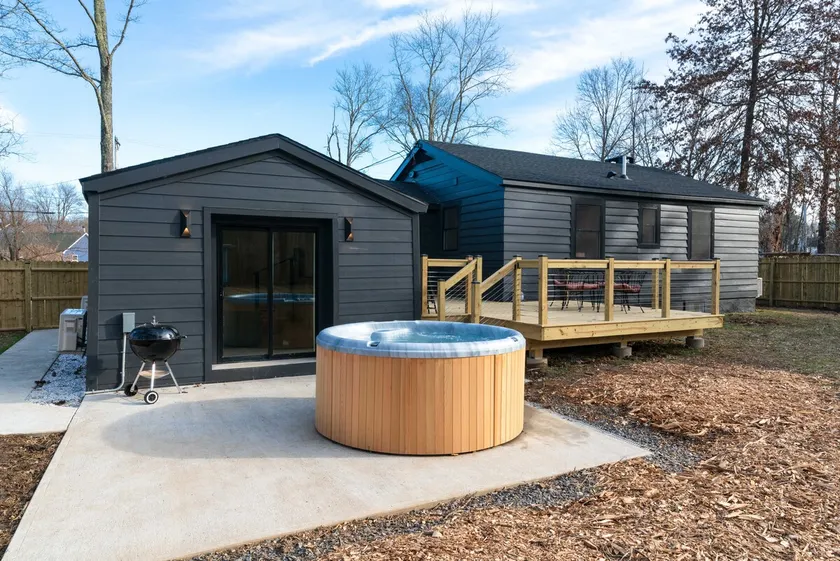 New Paltz Zen Wellness Cabin + Hot Tub /Fireplace - Image 1