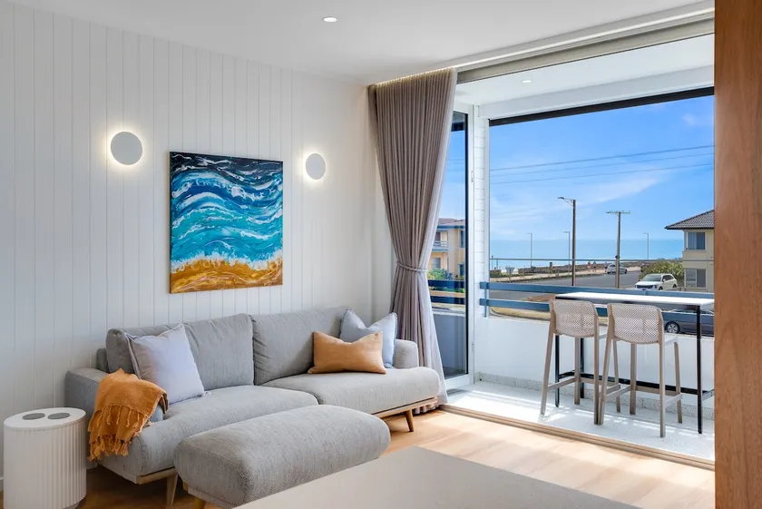 La Bella Vita Beach Front Apartment - Image 1