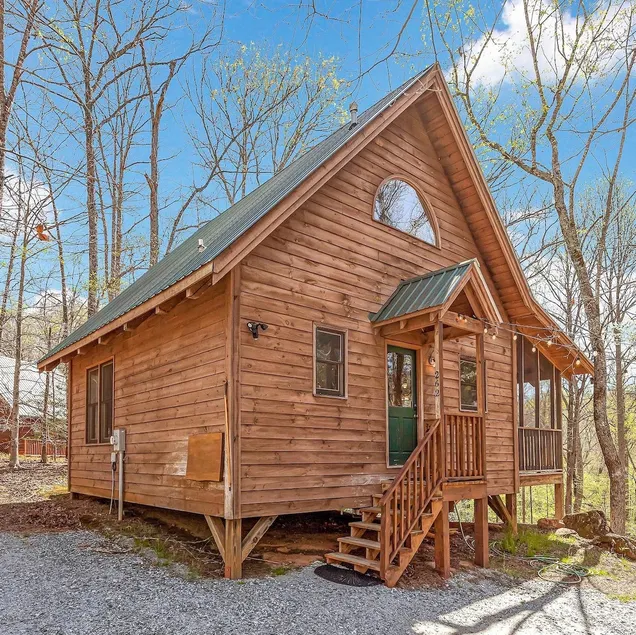 North Georgia Soque River Front Cabin Near Helen - Image 1