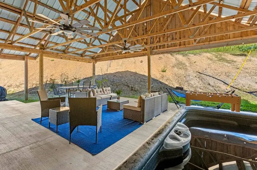 Red River Retreat - WiFi/HotTub - Image 1