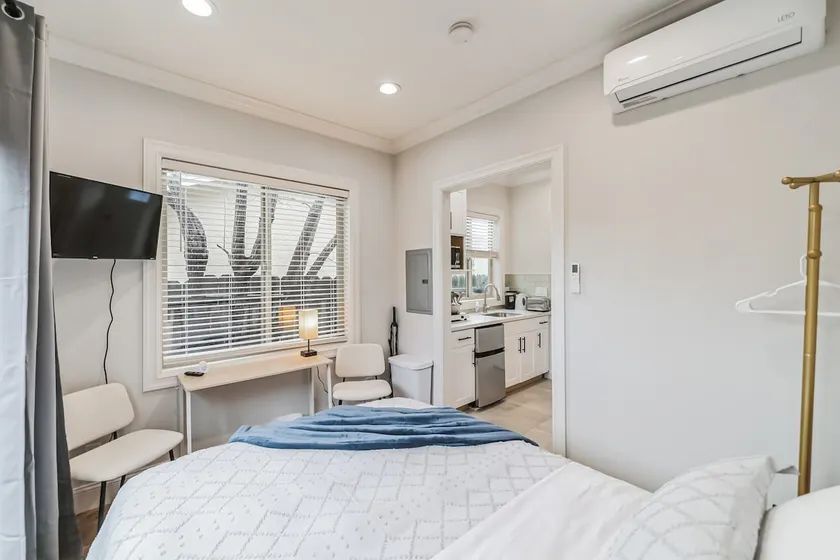 Jane's Home (HU) | Priv Entry Studio+Bath +Parking - Image 1