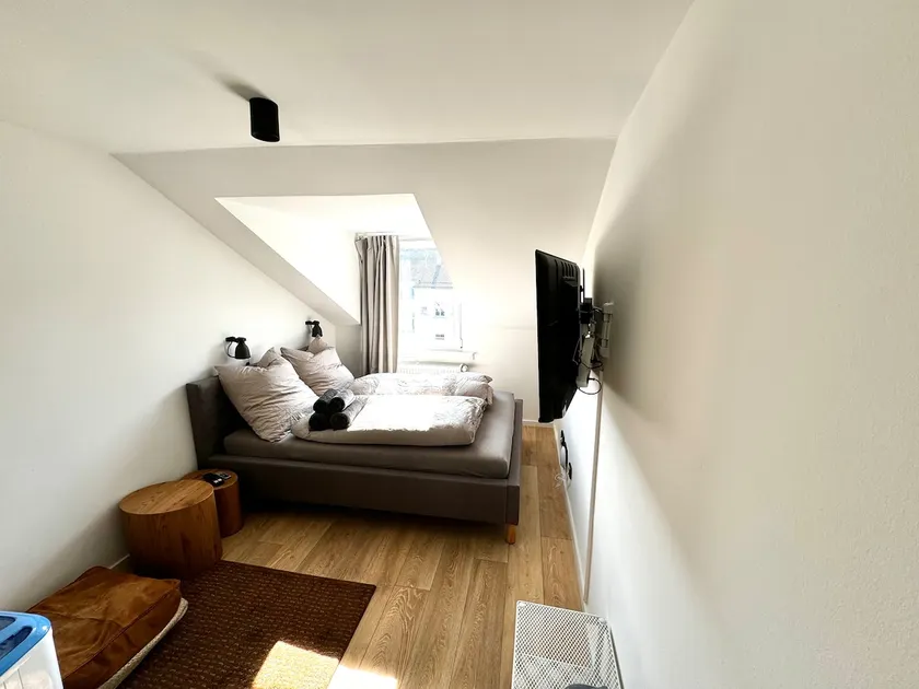 Perfect for solo travelers + couples - Image 1