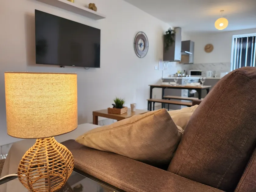 Keyless Entry. Fibre WiFi. Hotel Linen. City-15min - Image 1