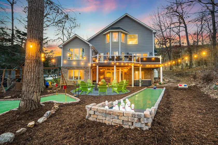 Mini Golf, Movie Theater, Bowling, HotTub, FirePit - Image 1