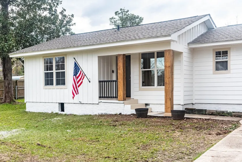 The Hub Farm - 0.5 miles from USM! - Image 1