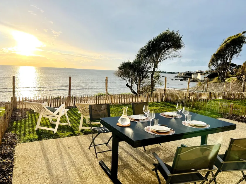 Favorite: Sea view and private beach access - Image 1