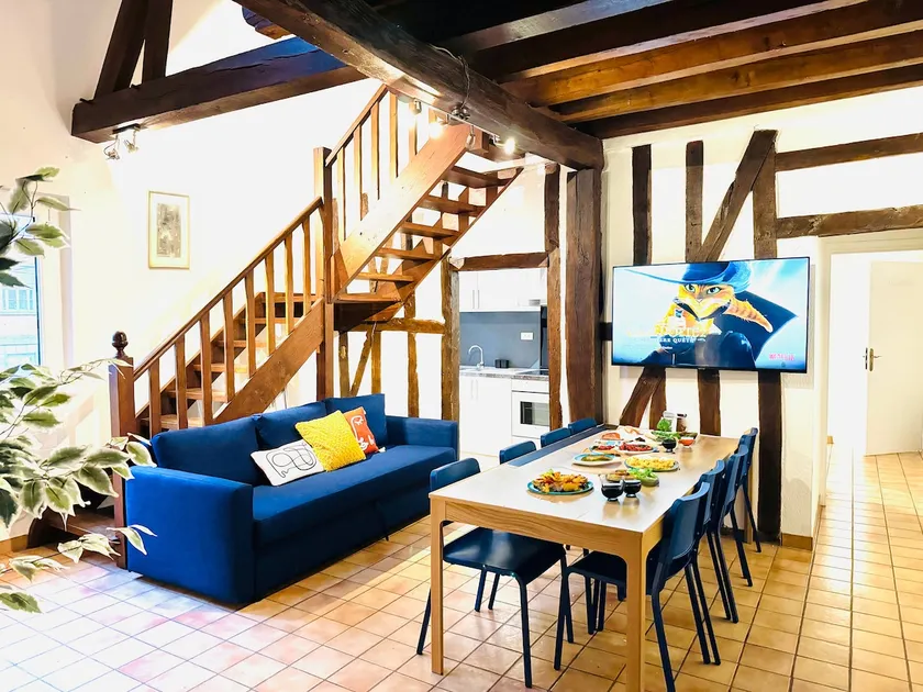 The Huge Mansion｜4 Bedrooms｜Fiber｜Netflix - Image 1