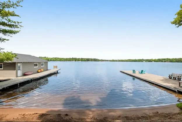 WOW! 13br 5ba Home Catfish Lake, Eagle River Chain - Image 1