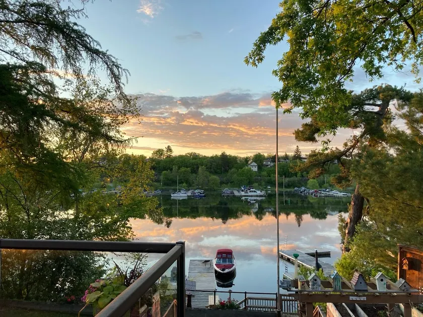 Waterfront lakehouse in heart of Sunset Country - Image 1