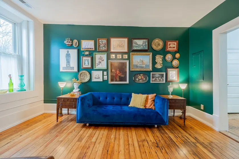 Chic 1920s Lounge, Vintage Vibes - Image 1