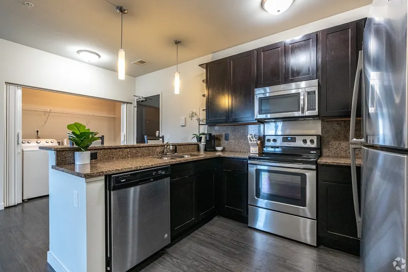 UIUC Two Bedroom Unit on Green St! - Image 1