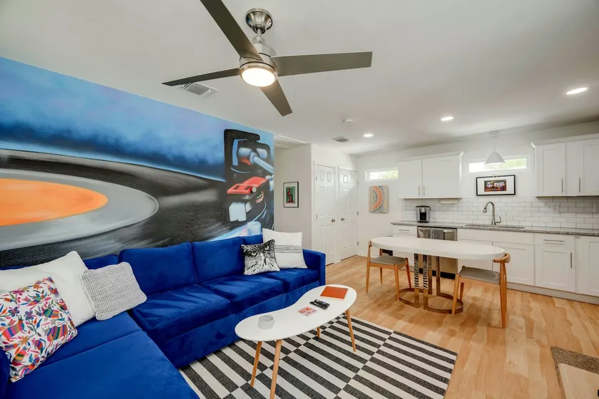 Central, Private, Cozy, Pristine, Fully-Equipped! - Image 1
