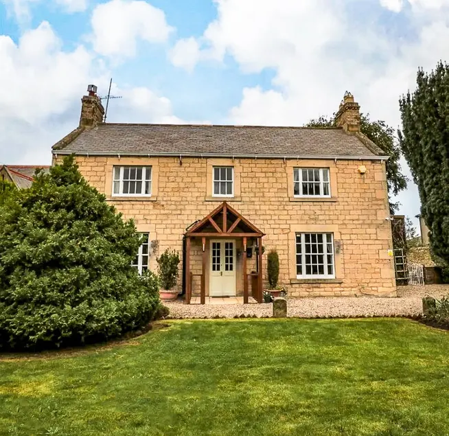 Prudhoe Cottage -17th Century-5 bedrooms-Sleeps 10 - Image 1