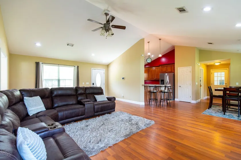 Hot Tub Retreat | Pet-Friendly | 3BR Sleeps 8 - Image 1