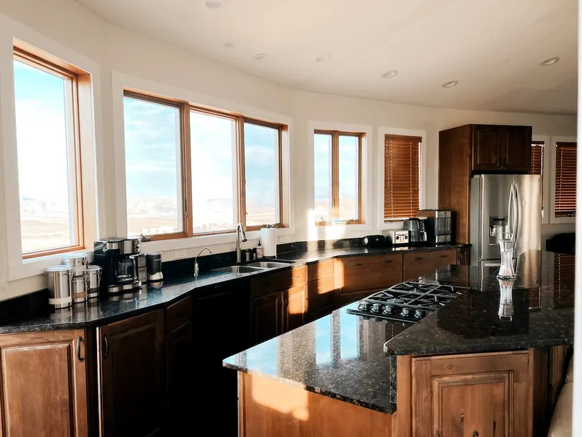LUX 4br(3 MasterSuites), Lake VIEWS, SaltWater Spa - Image 1