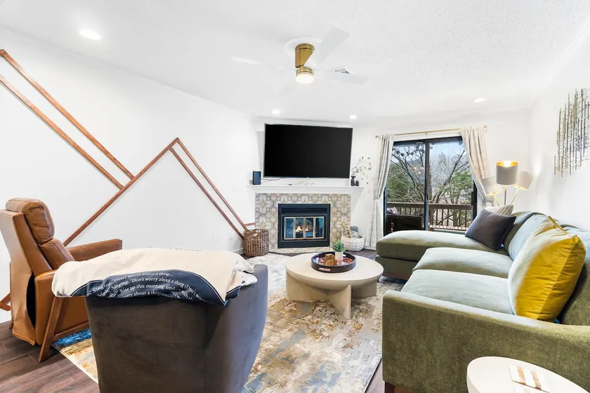 Luxury Pet-Friendly Condo Minutes from Strip! - Image 1