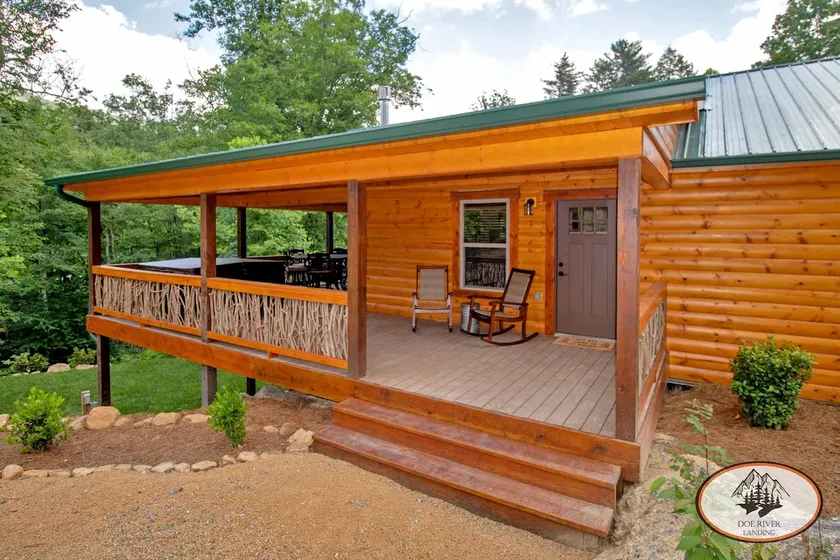 Bear Cub Cabin +Hot Tub, Lounge @Doe River Landing - Image 1