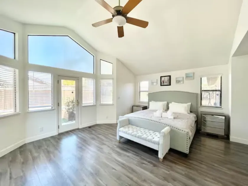 Pretty 4B2B Pleasanton House - Image 1