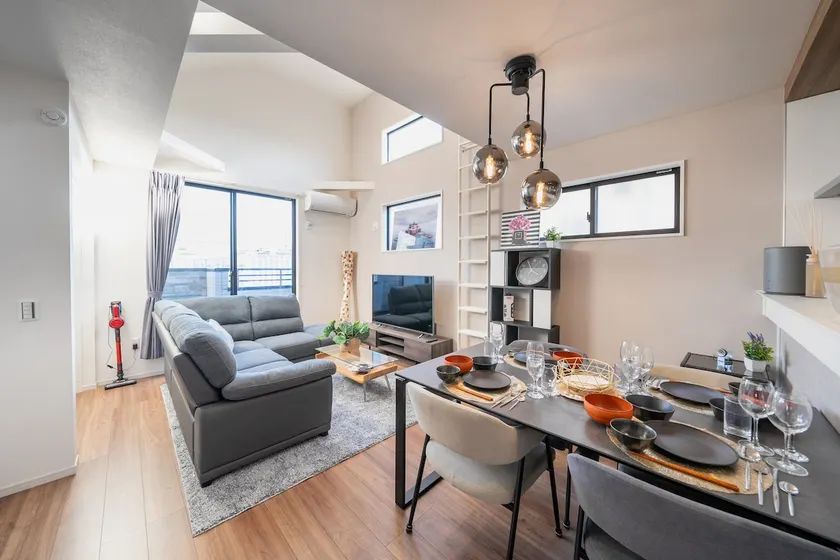 [Maihama] Within walking distance to Disney! Rent an entire luxurious space with a sense of openness/Free parking/9 people - Image 1