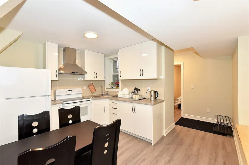 2-bedroom Apt/Pvt. Ent/nr Subway, Mall/Garden View - Image 1