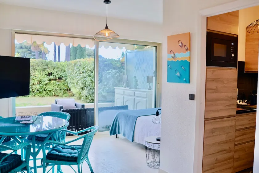 Beachfront • Terrace • Beach within walking distance • 4 people - Image 1