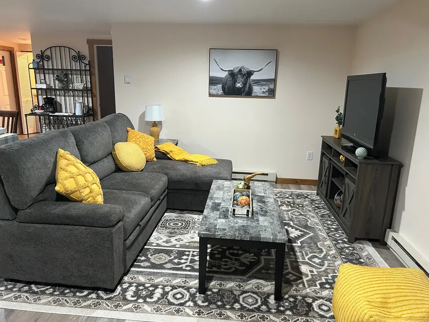 Blue Chip Farm Stay, with scenic views. Sleeps 4 - Image 1