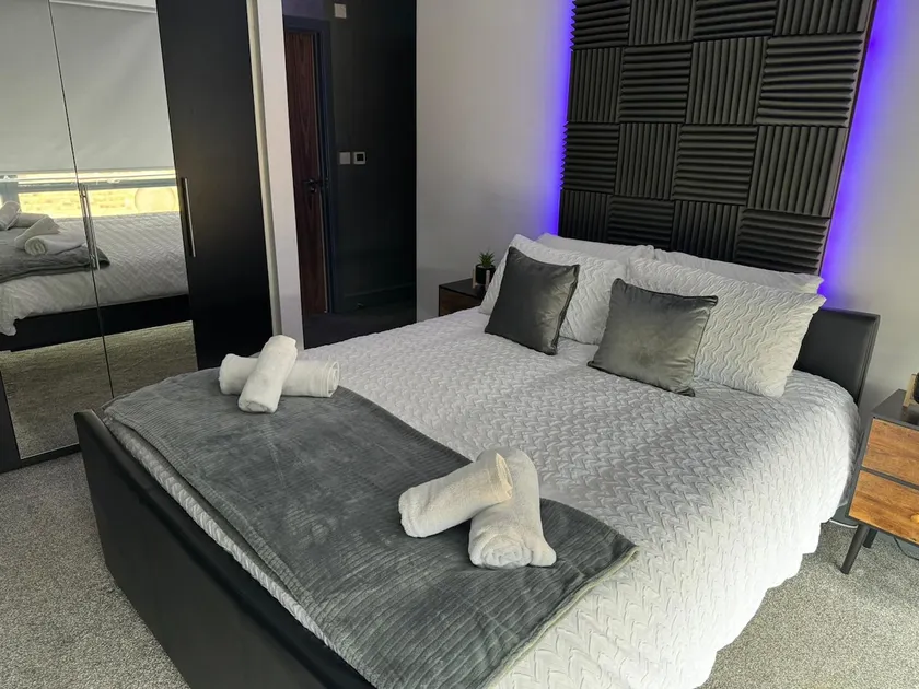 Quayside Apartment -2 Bedrooms - Sleeps 4 - Image 1
