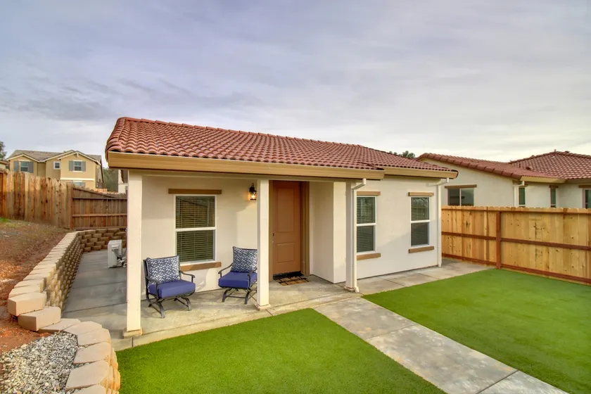 Modern, Cozy & Contemporary - Image 1