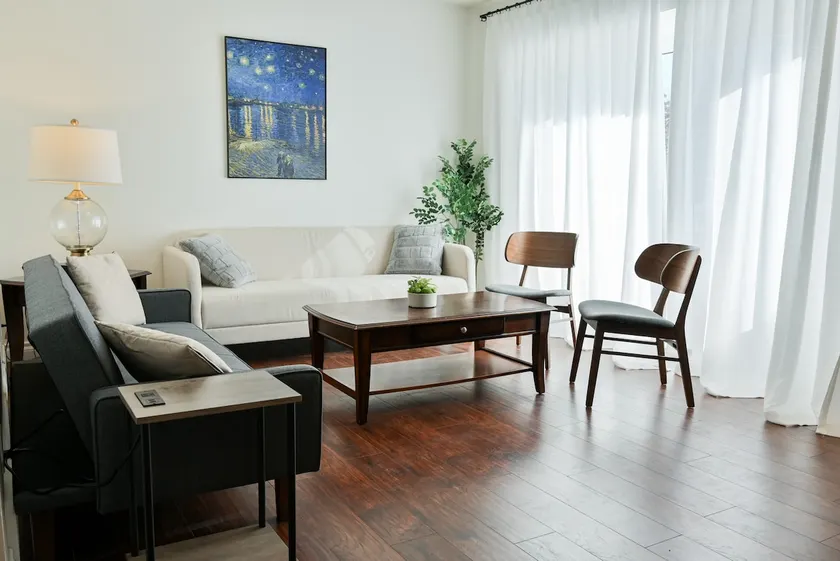 Renovated Private Duplex near YYC&NW Towne center - Image 1