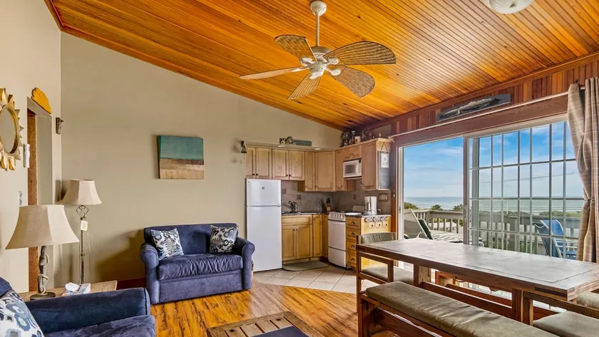 One Bed Overlooking Downtown MTK - Image 1