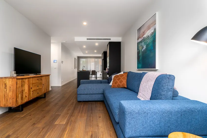 Contemporary Tri-Level Apt In A Prime Central Spot - Hosted By Canstay - Image 1