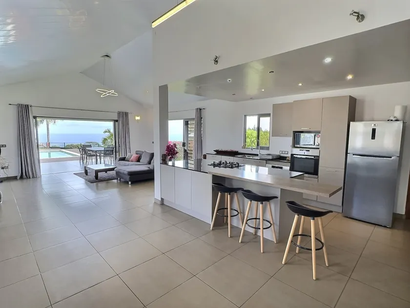 Private Oasis in Faaa: Pool, Lagoon View & 3 bedrooms - Image 1
