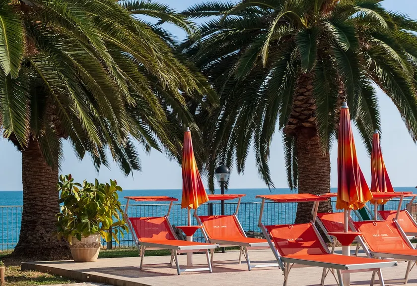 Lejlighed direkte på havet med solarium og strandservice inkluderet - Image 1