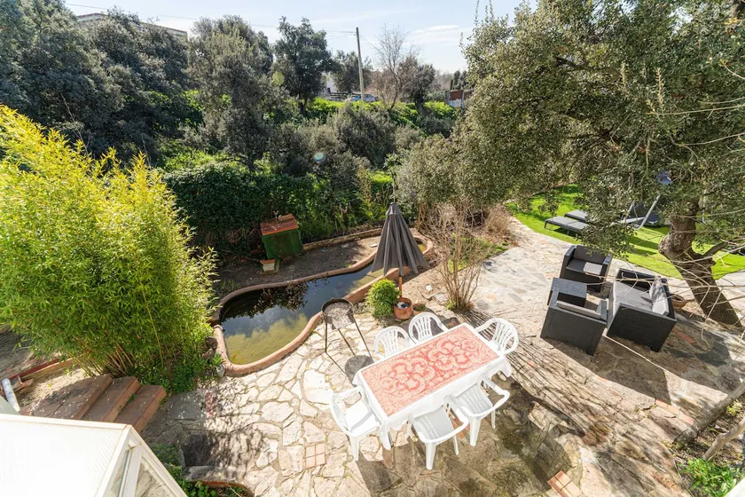 Great house with a garden - Image 1