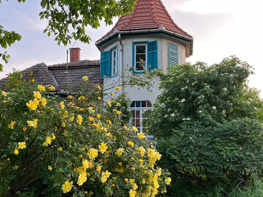 Romantic old mansion at lake Balaton - Image 1