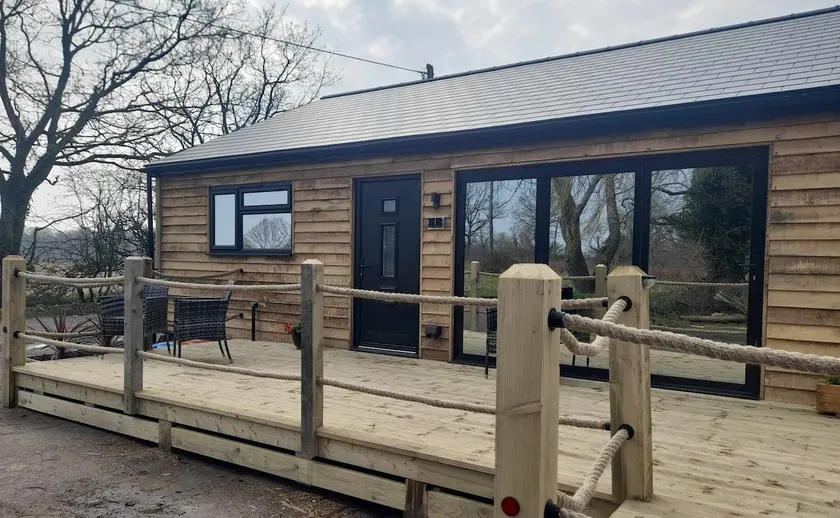 1 Set Wood Barn, Tenterden - Image 1
