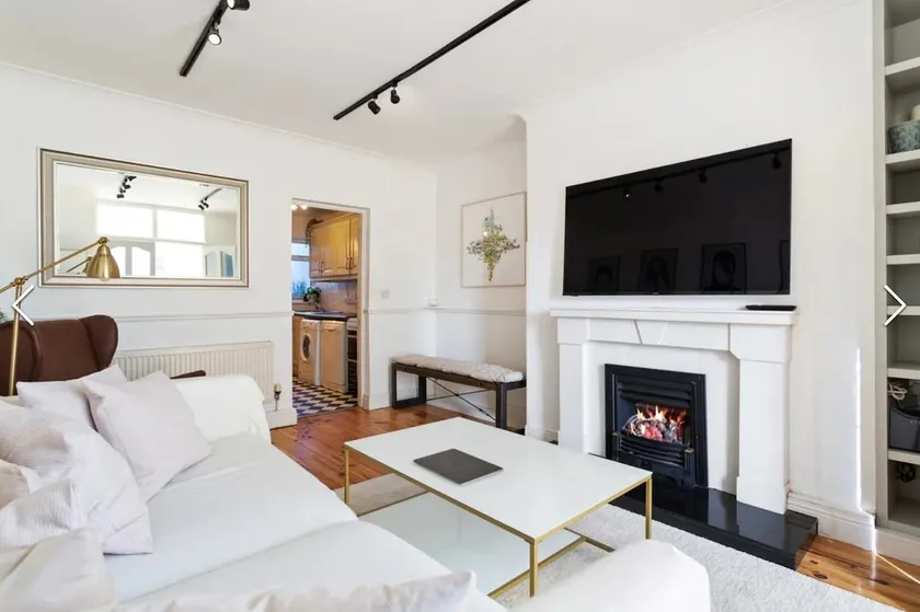 Charming 2 Bed, 3 Bath Terraced House in Dublin 4 - Image 1