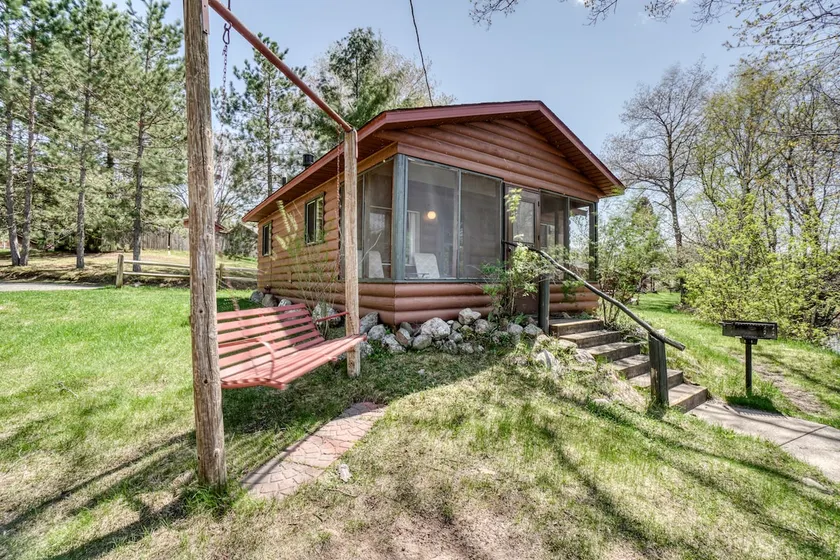 Edgewater Resort Cabin #7 - Image 1