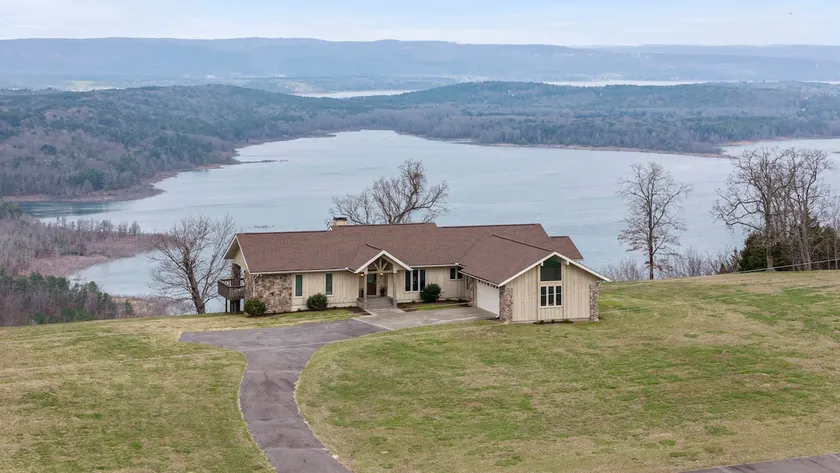 Bluff View House - Image 1
