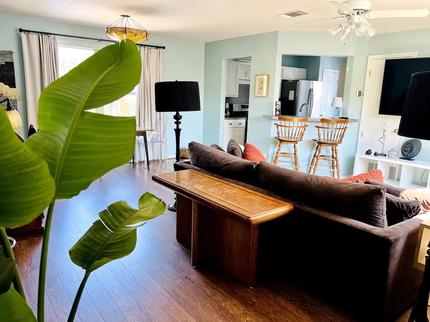 Just INN TIME! 2br/2ba Central ATX, Free parking - Image 1